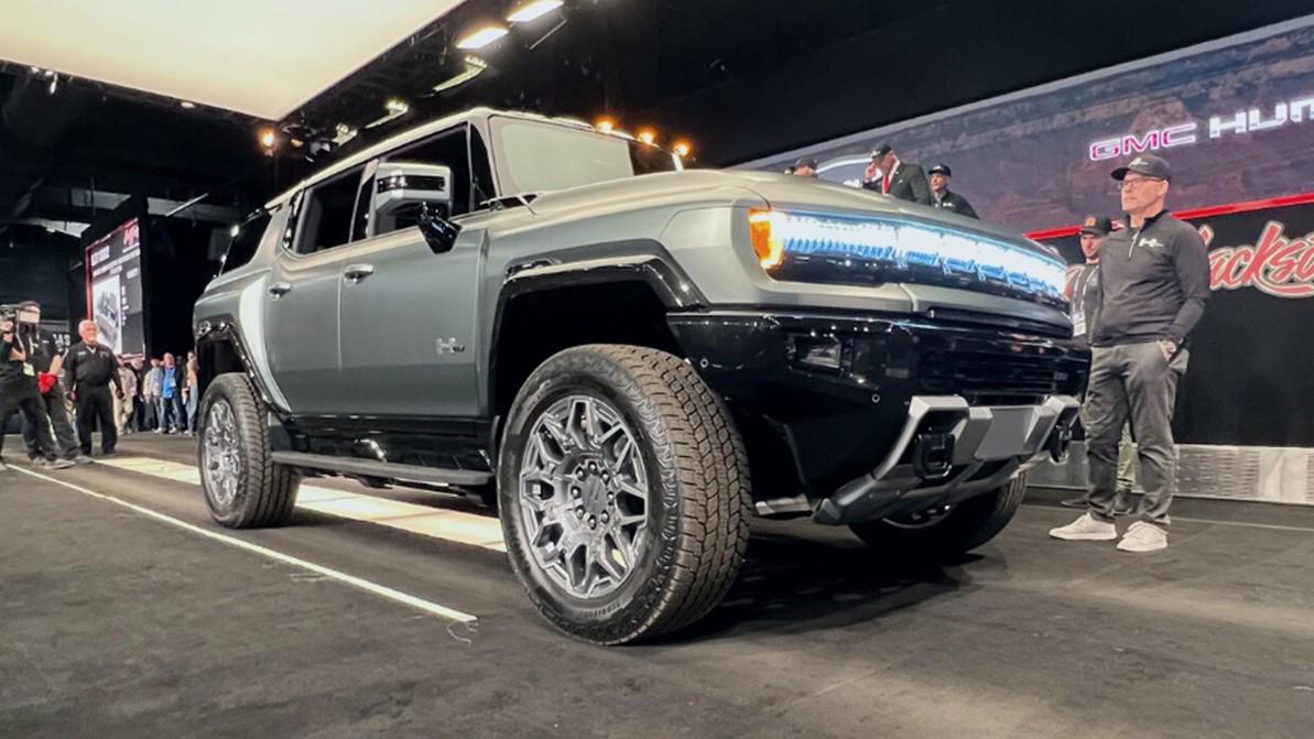 Первый серийный Hummer на батарейках продали за полмиллиона долларов