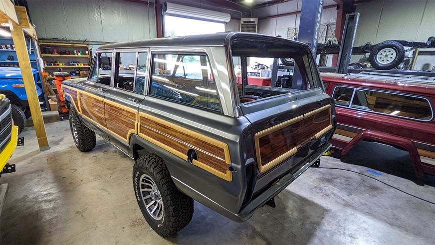 Рестомод Jeep Grang Wagoneer с новым сердцем