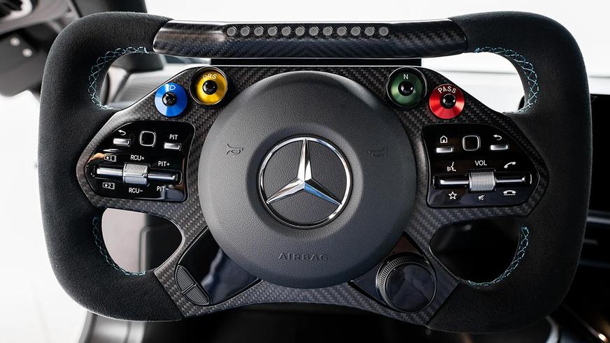 В Дубае выставили на продажу редчайший Mercedes-AMG One