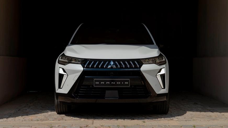 Mitsubishi Grandis стал гибридным кроссовером для Европы