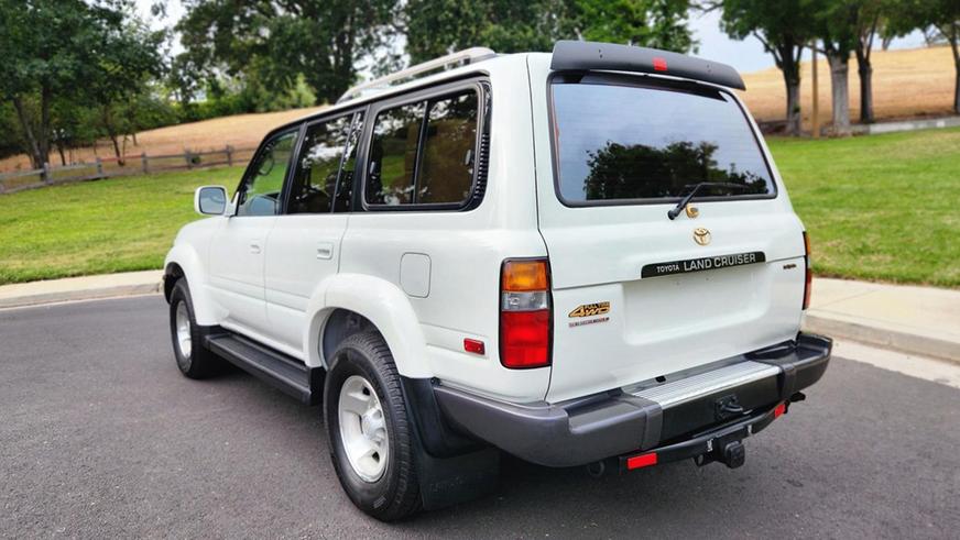 Почти новый Land Cruiser 80 оценили дороже 130 000 долларов