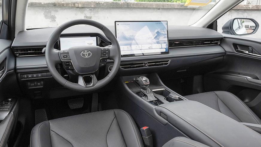 В Китае обновили Toyota Camry. Она стоит от 9 млн тенге