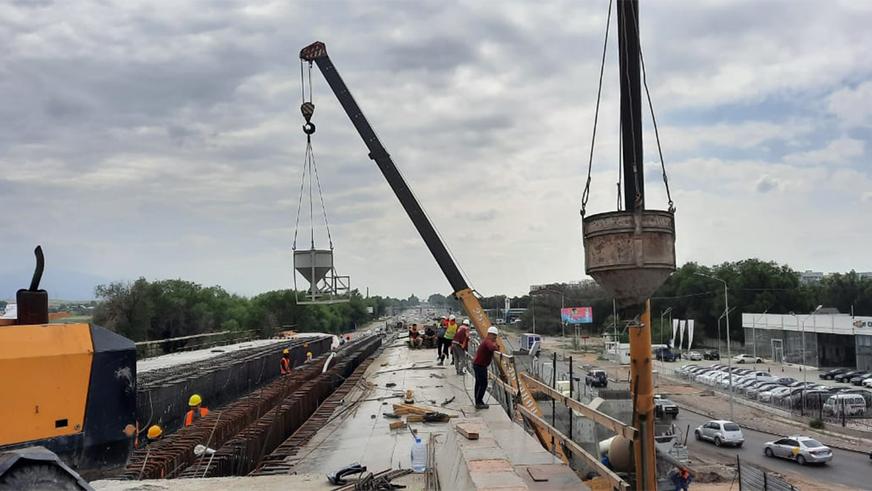 Движение через эстакаду «подкова» возле «Алтын Орды» откроют в июле