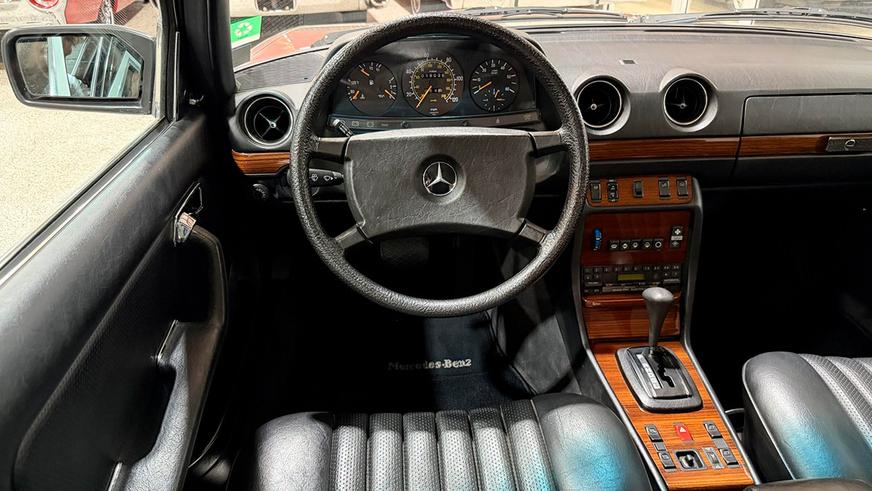На торгах замечен Mercedes-Benz W123 почти без пробега