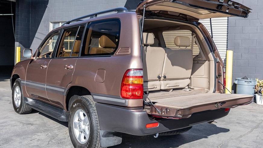 Во сколько оценят Land Cruiser 100 почти без пробега
