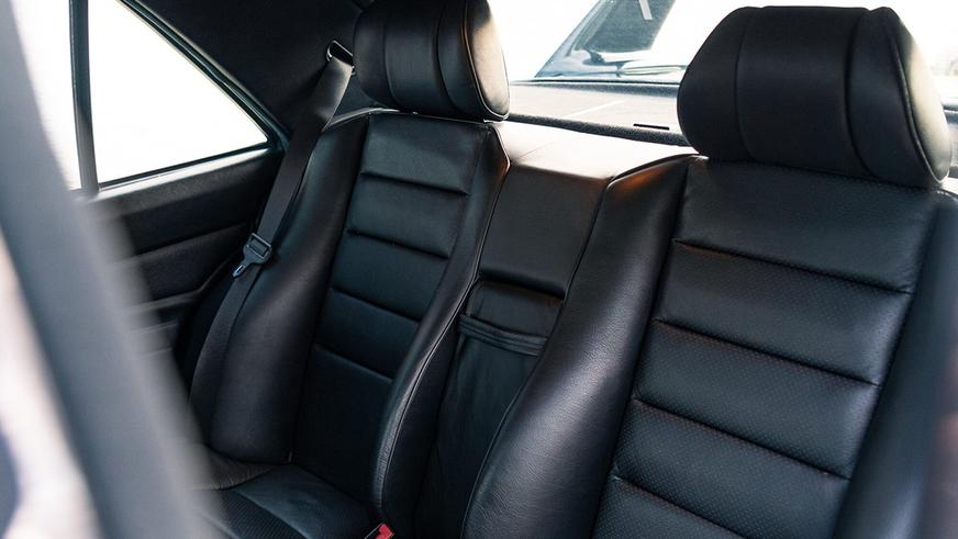 В продаже появился уникальный Mercedes-Benz 190E Evo II. Он новый