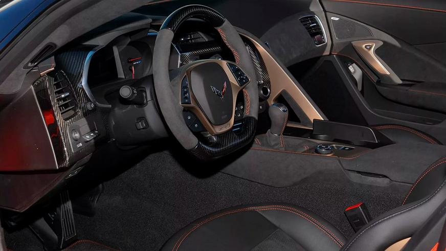 Фото дня: несколько автомобилей разбили прямо на аукционе Mecum