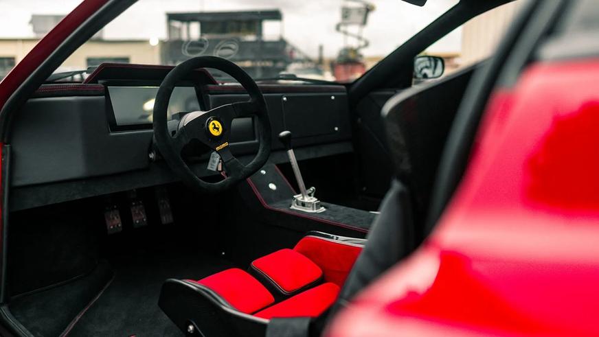 Тюнеры построили 6-колёсную Ferrari Testarossa