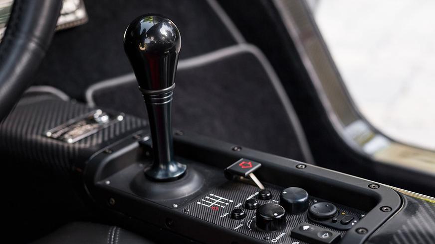 Единственный McLaren F1 с фарами от BMW Z1 пустят с молотка