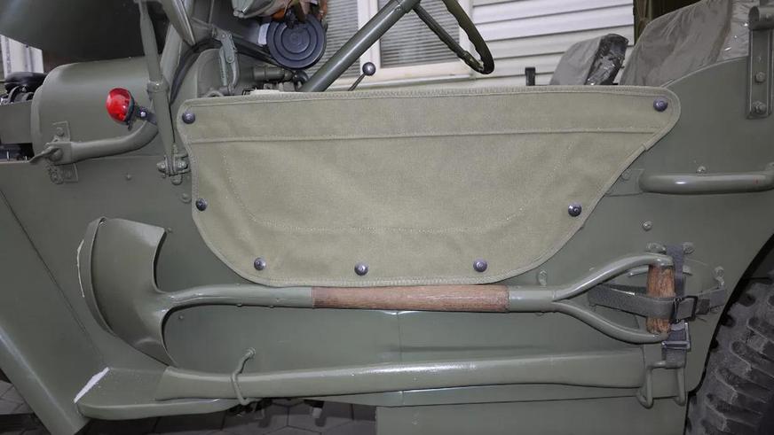 Очень дорогие автомобили с механикой на Kolesa.kz