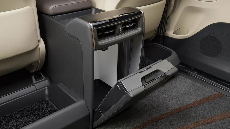Toyota Alphard төрт орынды плагин-гибрид болды