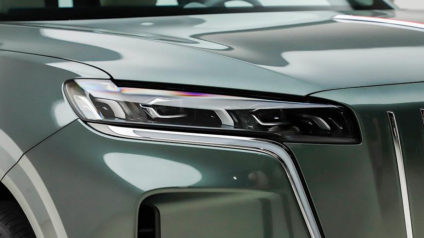 В Китае назвали цены на рекордный гибрид Hongqi