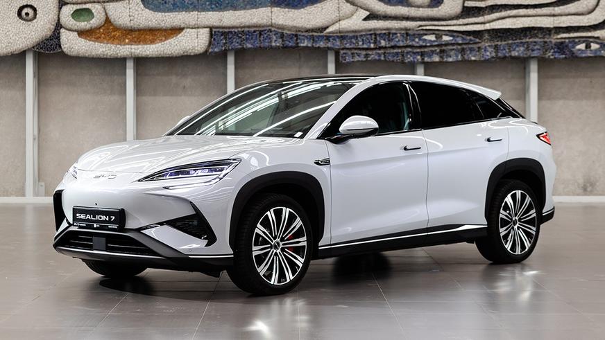 Какие новые электромобили из салонов продаются лучше в 2025-м?