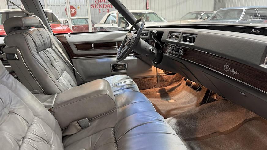 Раритетный Cadillac Fleetwood 1976 года выставлен на торги