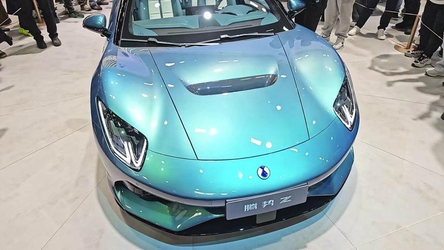 Denza показала открытый суперкар Z