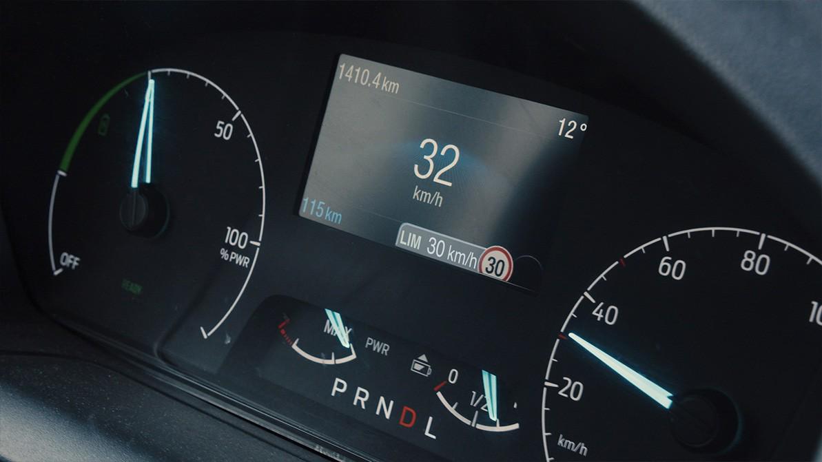 Виртуальные знаки ограничения скорости испытывают в Германии