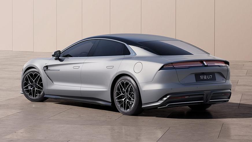 В Китае открыли приём предзаказов на 1306-сильный суперседан BYD