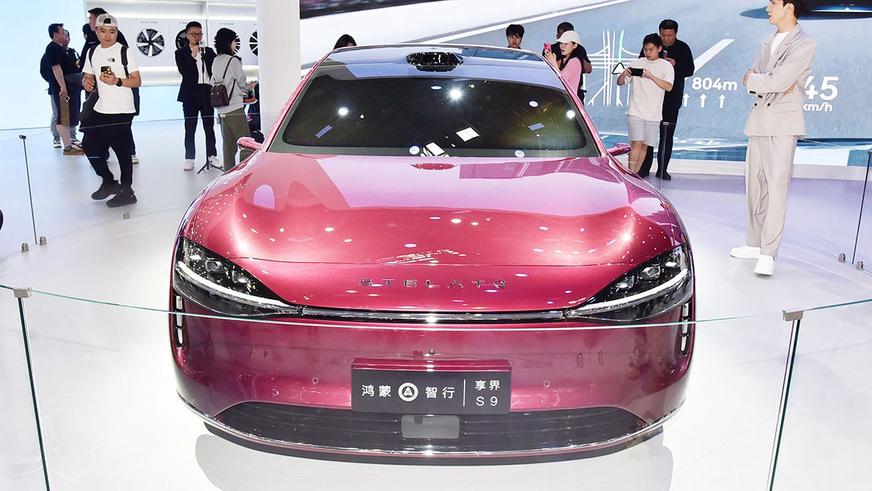 Конкурента Audi A8 от Huawei оценили в Китае от 28 млн тенге