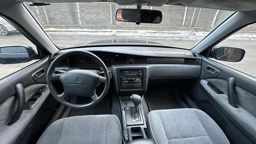 Toyota Crown (S150) с левым рулём продают за 10 млн тенге на Kolesa.kz