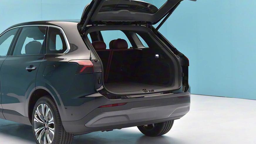 Hongqi HS6 стал самым дальнобойным гибридным кроссовером