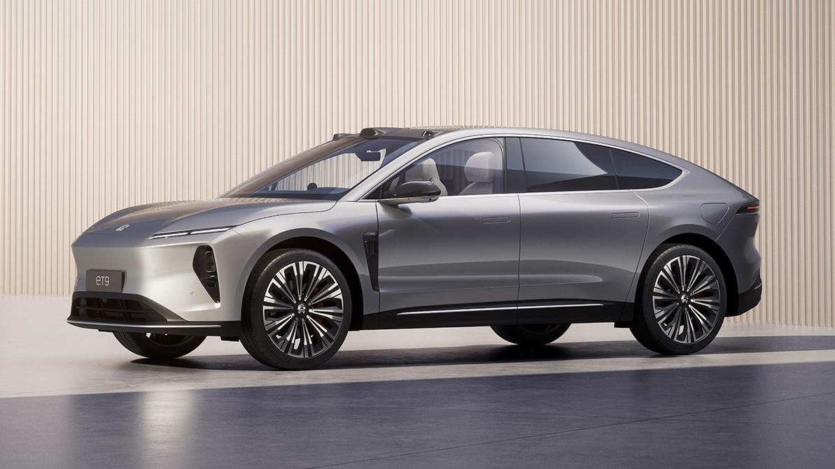 Қытай билігі электрлі рөлі бар машина шығаруға рұқсат берді