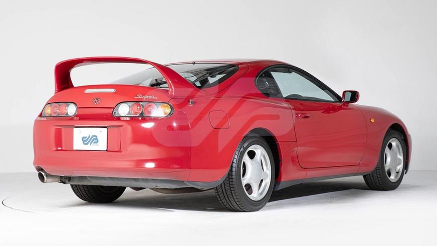 C молотка пустят Toyota Supra, простоявшую 22 года в гараже