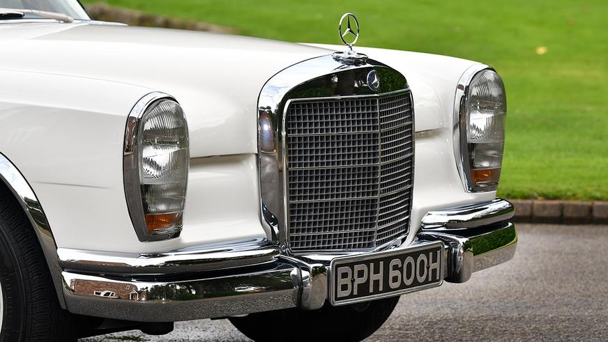 В продаже появился Mercedes-Benz Pullman, собранный для Джона Леннона