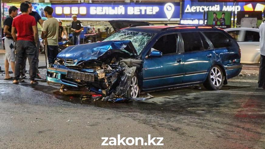 Пешеход спровоцировал массовое ДТП в Алматы