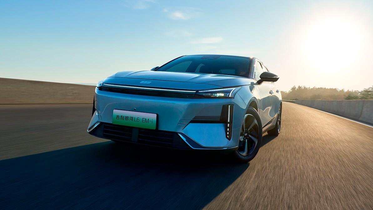 Geely Galaxy L6 гибрид седанын саудаға шығарды