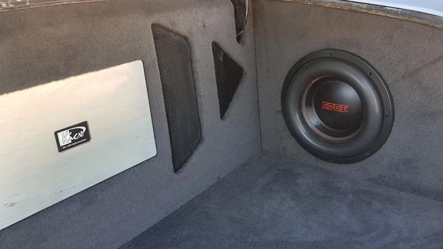 Интересные авто на Kolesa.kz: от кабриолета ГАЗ-13 до Aston Martin DB9