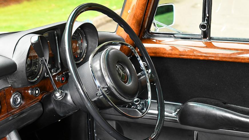 В продаже появился Mercedes-Benz Pullman, собранный для Джона Леннона