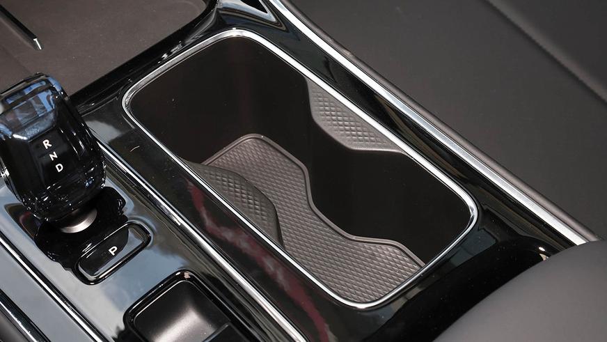 В Китае назвали цены на Geely Emgrand нового поколения