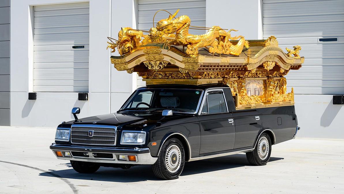 Необычный катафалк продали на торгах в США