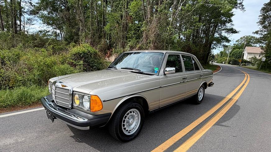На торгах замечен Mercedes-Benz W123 почти без пробега