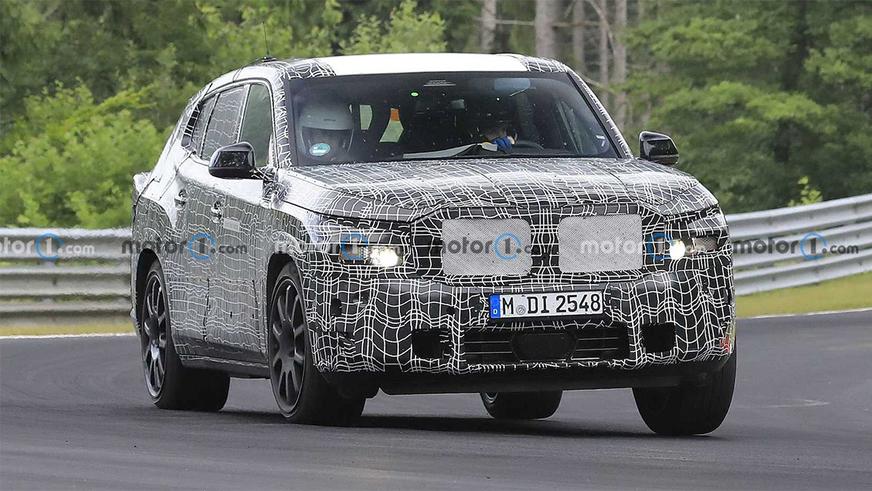 Новое «личико» BMW шокирует даже под чадрой