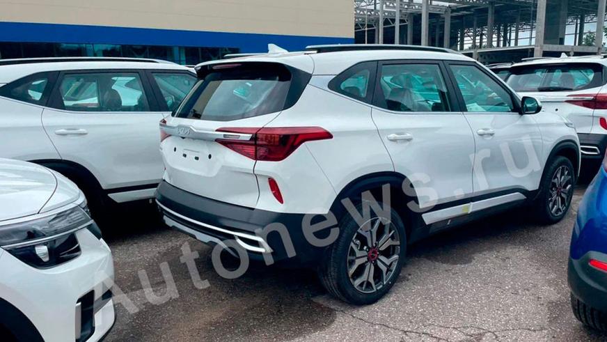 Сотни новых Kia простаивают в&nbsp;Калининграде второй год