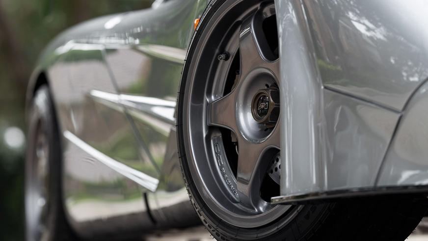 Единственный McLaren F1 с фарами от BMW Z1 пустят с молотка