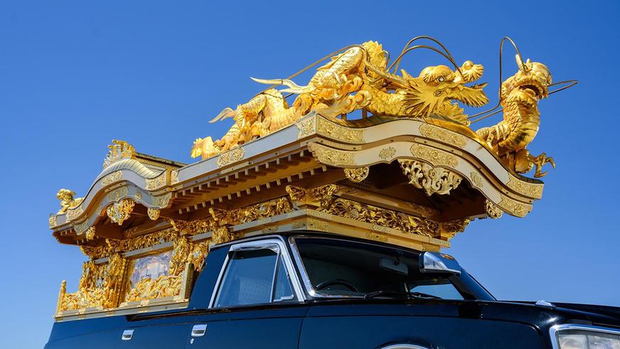 Необычный катафалк продали на торгах в США