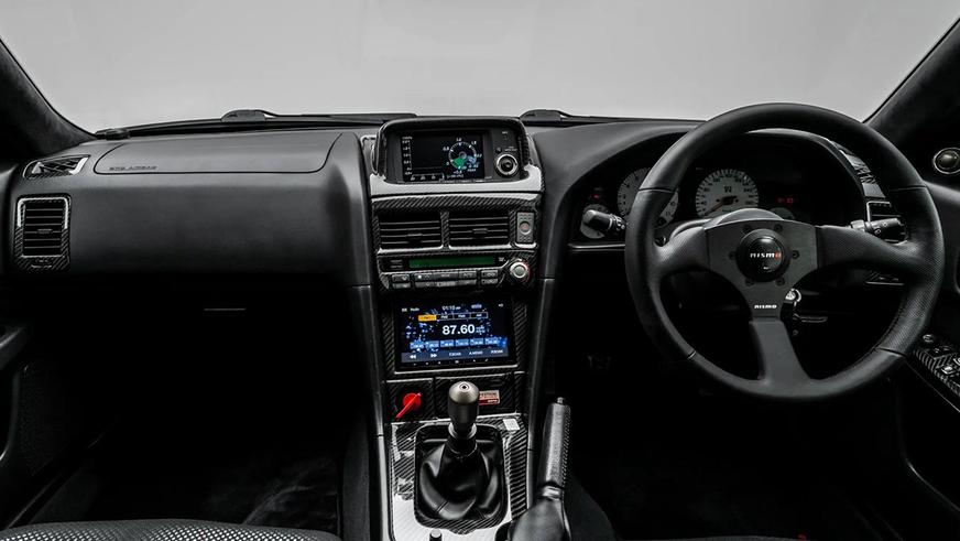 Один из самых редких Nissan Skyline GT-R появился в продаже в Дубае