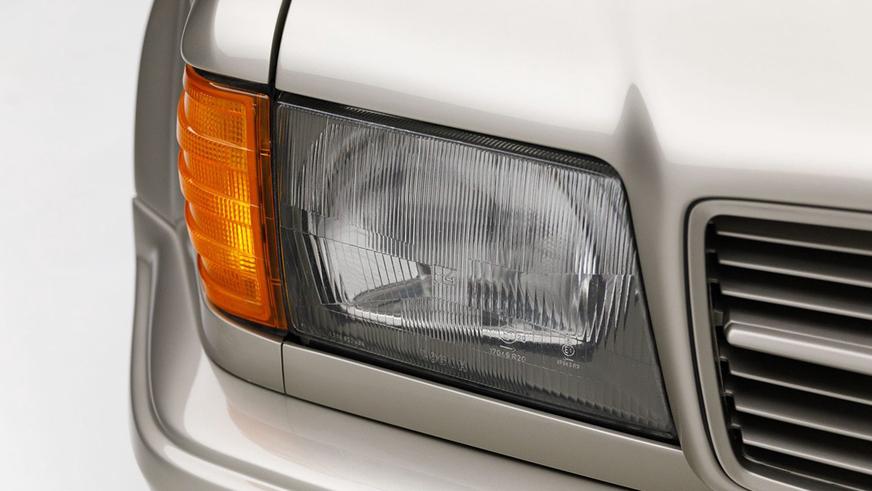 Рестомод Mercedes-Benz 560 SEC с мотором AMG в продаже