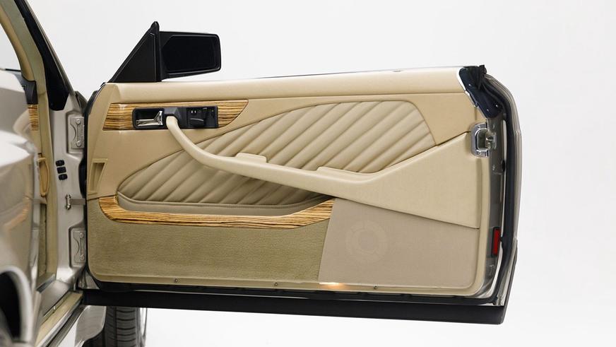 Рестомод Mercedes-Benz 560 SEC с мотором AMG в продаже