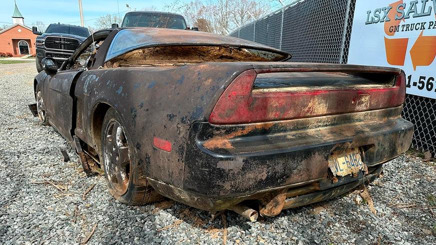 Двадцать лет под водой. Утопленную Acura NSX нашли случайно и продали