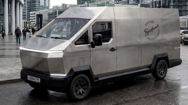 Фургон из нержавейки под маркой «Руссо-Балтъ»