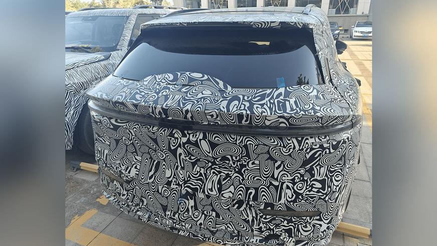 Рассекречен интерьер свежего кроссовера Zeekr