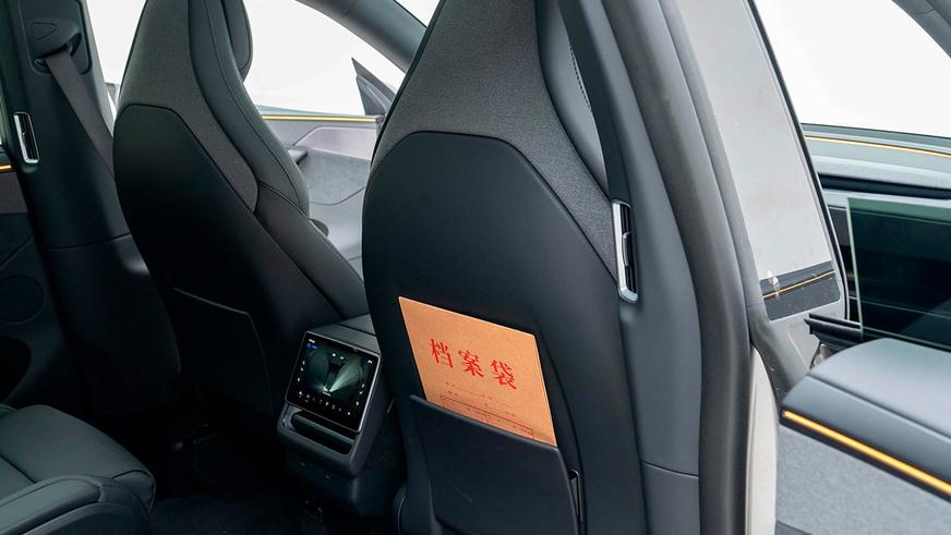 Tesla представила в Китае 6-местный кроссовер Model Y