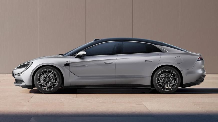 В Китае начались продажи 1305-сильного суперседана Yangwang U7