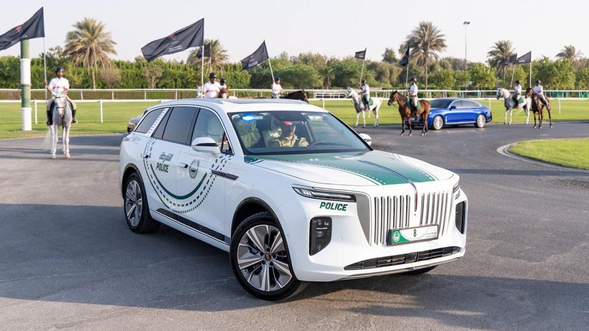 C63 полиция Дубай