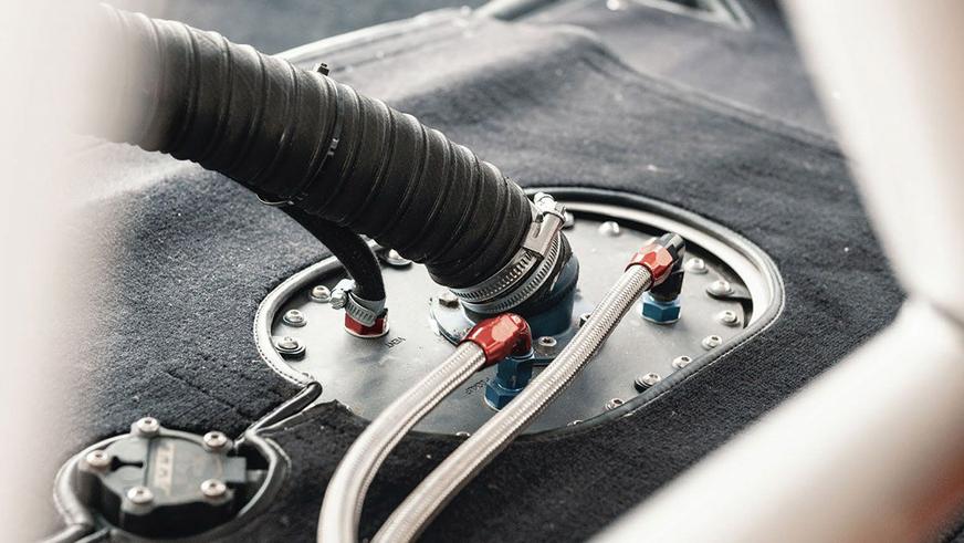 На аукцион выставили культовый Rolls-Royce, участвовавший в «Дакаре»