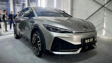 Появились живые фото нового батарейного Volkswagen для Китая