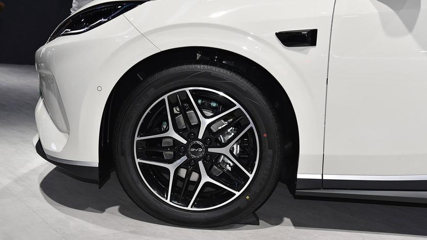 BYD запустила в КНР продажи недорогого электрокара Seal 06 BYD запустила в КНР продажи недорогого электрокара Seal 06
